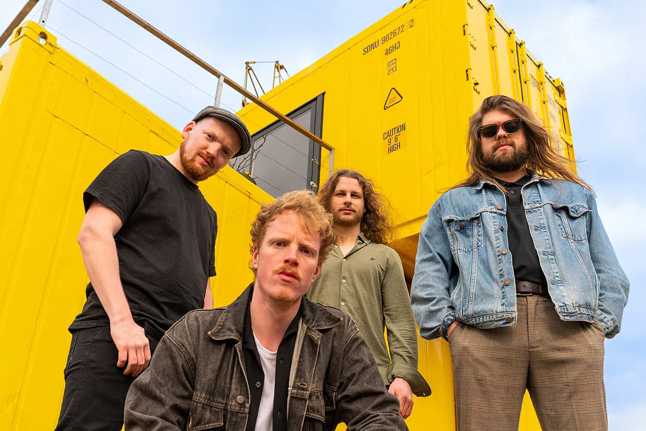 wildman-press-photo-horizontal_red